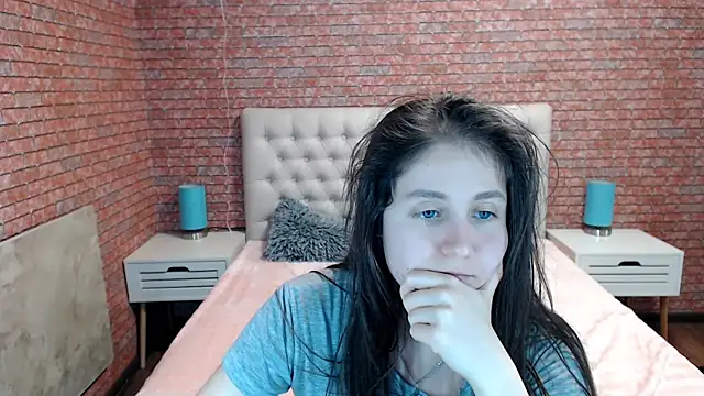 Snapshot of Holliy_Cooper chatting on 12-24-24, 12:33 Holliy Cooper online show from 12-24-24, 12:33