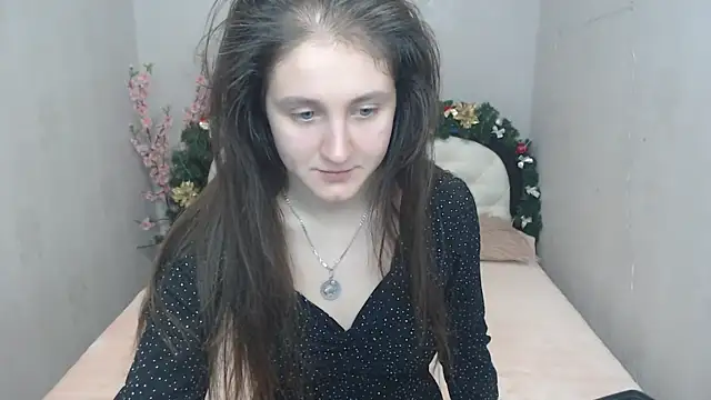 Snapshot of Holliy_Cooper chatting on 12-25-24, 08:51 Holliy Cooper online show from 12-25-24, 08:51