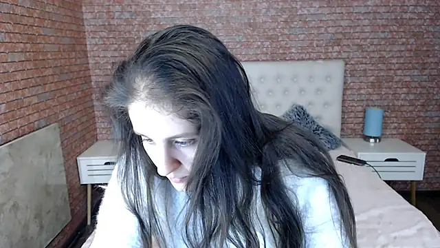 Snapshot of Holliy_Cooper chatting on 12-27-24, 02:01 Holliy Cooper online show from 12-27-24, 02:01
