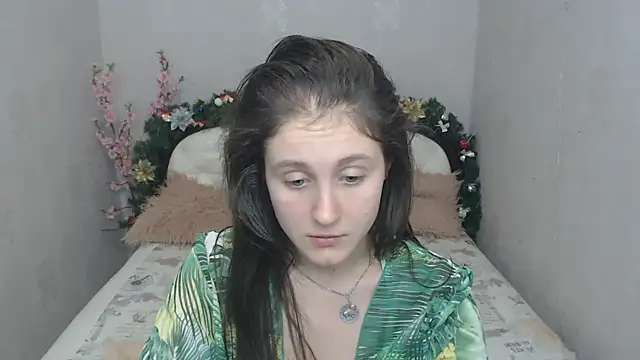 Snapshot of Holliy_Cooper chatting on 01-06-25, 11:42 Holliy Cooper online show from 01-06-25, 11:42