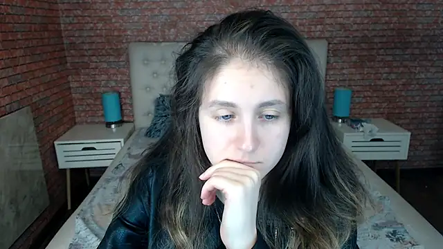 Snapshot of Holliy_Cooper chatting on 09-25-25, 07:45 Holliy Cooper online show from 09-25-25, 07:45