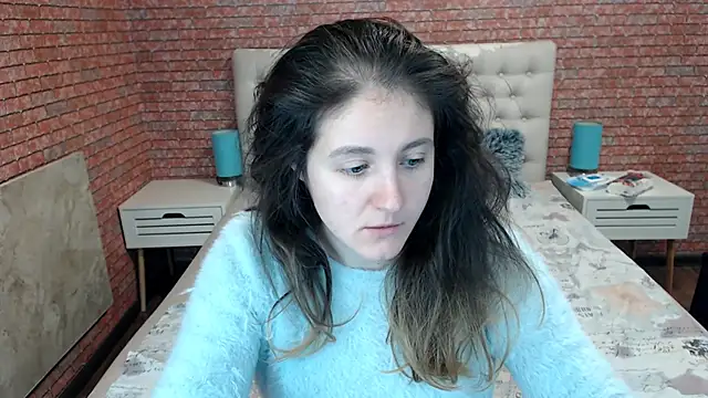 Snapshot of Holliy_Cooper chatting on 10-17-25, 08:06 Holliy Cooper online show from 10-17-25, 08:06