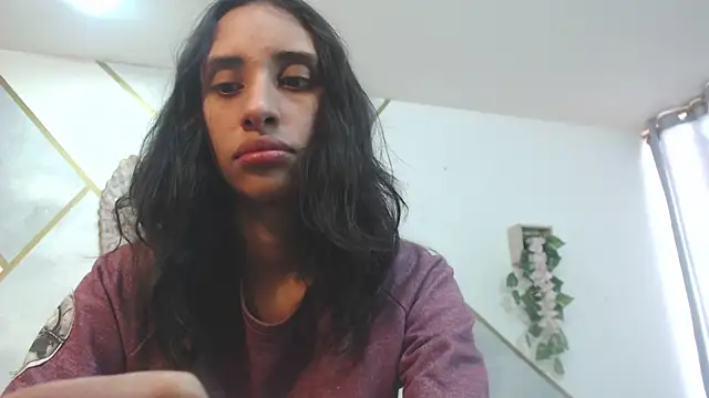 Snapshot of RoxanaCyrano_ chatting on 02-17-25, 06:26 RoxanaCyrano online show from 02-17-25, 06:26