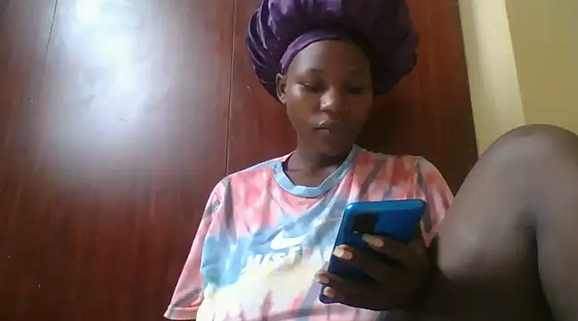 Snapshot of prettychic5 chatting on 12-24-24, 06:33 prettychic5 online show from 12-24-24, 06:33