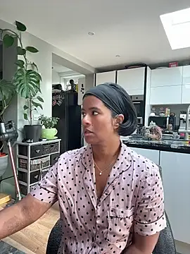 RoseMelanie online show from 05-17-26, 06:33