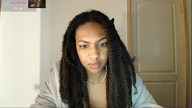 im alivys  online show from 06-18-26, 01:28