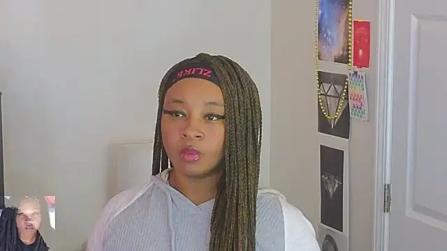 Snapshot of temptressbeauty24 chatting on 03-09-26, 06:39 temptressbeauty24 online show from 03-09-26, 06:39