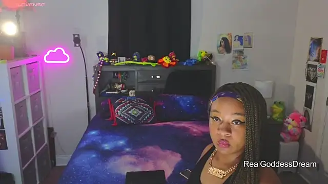 Snapshot of temptressbeauty24 chatting on 03-21-26, 10:31 temptressbeauty24 online show from 03-21-26, 10:31