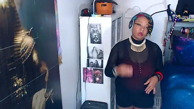 Snapshot of temptressbeauty24 chatting on 03-30-26, 06:53 temptressbeauty24 online show from 03-30-26, 06:53