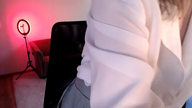 Snapshot of sophia_leurre chatting on 01-25-25, 04:03 sophia leurre online show from 01-25-25, 04:03