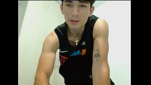 Snapshot of ChicoMaloFfF chatting on 10-18-25, 07:58 ChicoMaloFfF online show from 10-18-25, 07:58