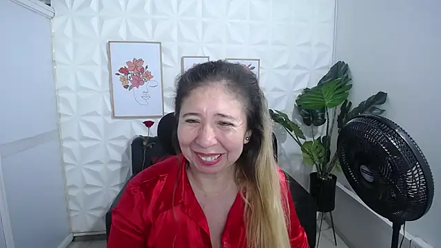 Snapshot of Valentinaa_mature chatting on 02-15-25, 12:04 Valentinaa mature online show from 02-15-25, 12:04