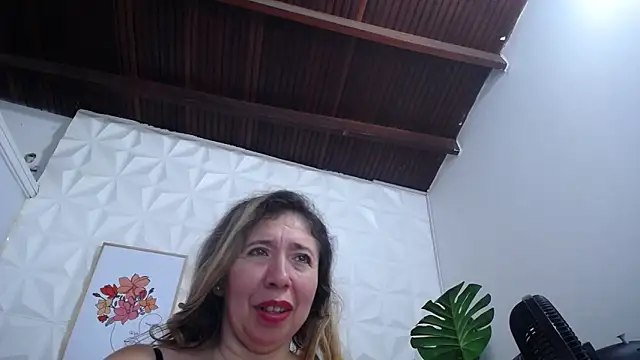 Snapshot of Valentinaa_mature chatting on 02-19-25, 04:23 Valentinaa mature online show from 02-19-25, 04:23