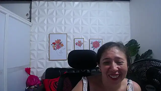 Snapshot of Valentinaa_mature chatting on 03-12-25, 11:33 Valentinaa mature online show from 03-12-25, 11:33