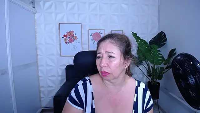 Valentinaa mature online show from 10-29-25, 10:00