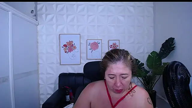 Valentinaa mature online show from 01-10-26, 01:07