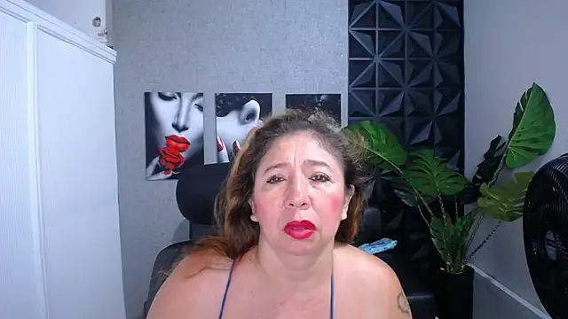 Snapshot of Valentinaa_mature chatting on 04-07-26, 09:26 Valentinaa mature online show from 04-07-26, 09:26