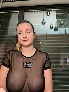 Snapshot of Bella-Tight chatting on 02-27-26, 06:46 Bella-Tight online show from 02-27-26, 06:46