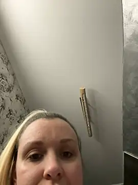 Snapshot of Bella-Tight chatting on 03-03-26, 08:15 Bella-Tight online show from 03-03-26, 08:15