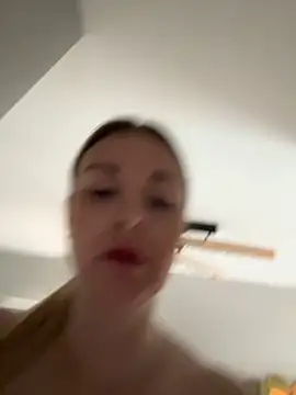 Snapshot of Bella-Tight chatting on 03-17-26, 08:06 Bella-Tight online show from 03-17-26, 08:06