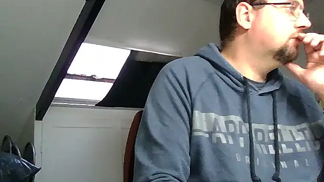 Snapshot of rdewaard81 chatting on 11-19-25, 01:00 rdewaard81 online show from 11-19-25, 01:00