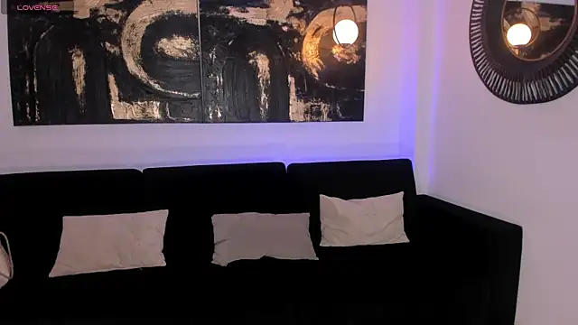 LizzHamilton   online show from 03-03-26, 08:59