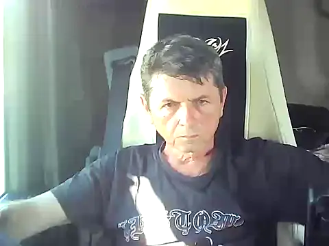 Snapshot of czarek888 chatting on 09-25-25, 04:11 czarek888 online show from 09-25-25, 04:11