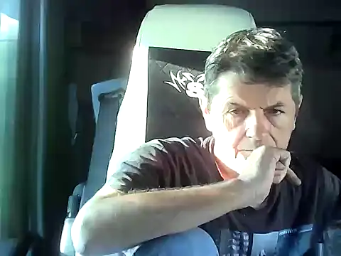 Snapshot of czarek888 chatting on 10-12-25, 07:29 czarek888 online show from 10-12-25, 07:29