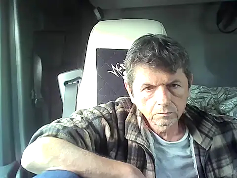 Snapshot of czarek888 chatting on 10-26-25, 12:11 czarek888 online show from 10-26-25, 12:11