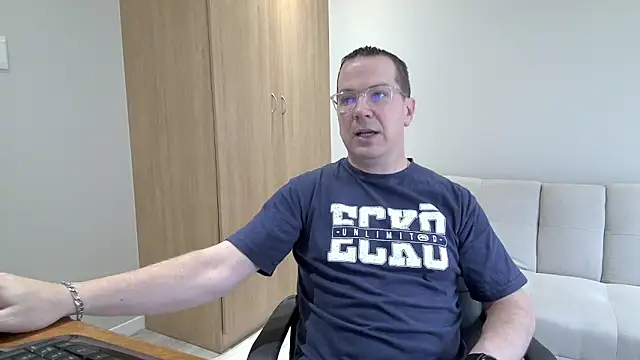 BrettJ81 online show from 10-17-25, 12:52