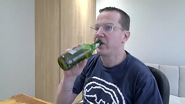 BrettJ81 online show from 10-22-25, 02:17