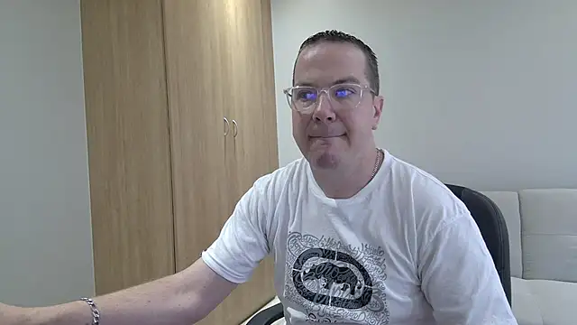 BrettJ81 online show from 12-20-25, 09:05