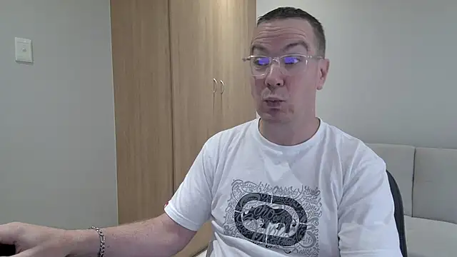 Snapshot of BrettJ81 chatting on 02-18-26, 02:46 BrettJ81 online show from 02-18-26, 02:46