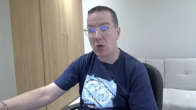 Snapshot of BrettJ81 chatting on 03-01-26, 03:14 BrettJ81 online show from 03-01-26, 03:14