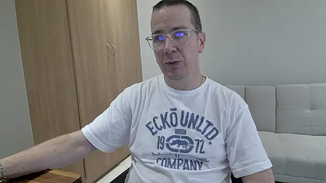 Snapshot of BrettJ81 chatting on 03-27-26, 02:06 BrettJ81 online show from 03-27-26, 02:06