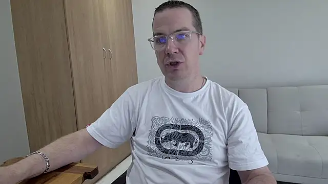 Snapshot of BrettJ81 chatting on 04-02-26, 01:53 BrettJ81 online show from 04-02-26, 01:53