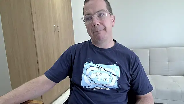 Snapshot of BrettJ81 chatting on 04-06-26, 01:56 BrettJ81 online show from 04-06-26, 01:56