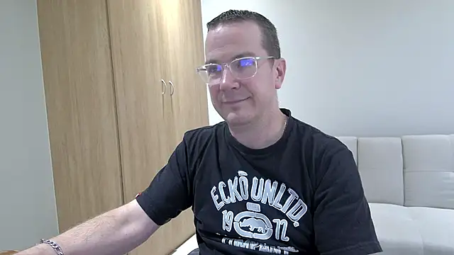 Snapshot of BrettJ81 chatting on 04-09-26, 02:11 BrettJ81 online show from 04-09-26, 02:11