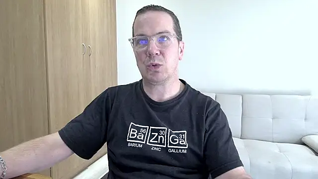 Snapshot of BrettJ81 chatting on 04-10-26, 01:27 BrettJ81 online show from 04-10-26, 01:27