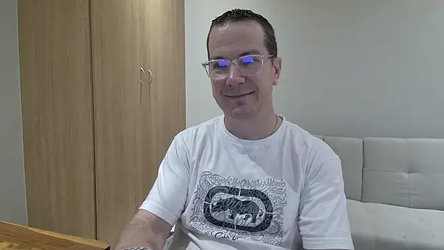 Snapshot of BrettJ81 chatting on 04-17-26, 01:25 BrettJ81 online show from 04-17-26, 01:25