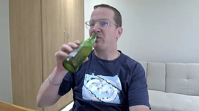 Snapshot of BrettJ81 chatting on 04-20-26, 02:53 BrettJ81 online show from 04-20-26, 02:53