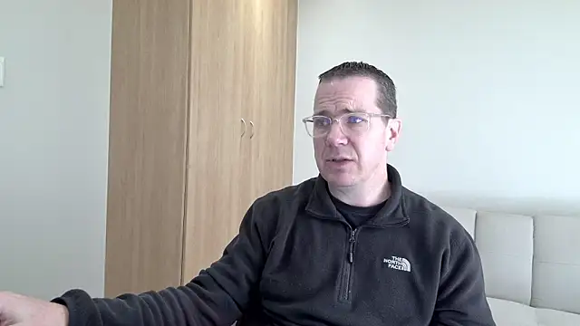 Snapshot of BrettJ81 chatting on 05-08-26, 11:37 BrettJ81 online show from 05-08-26, 11:37