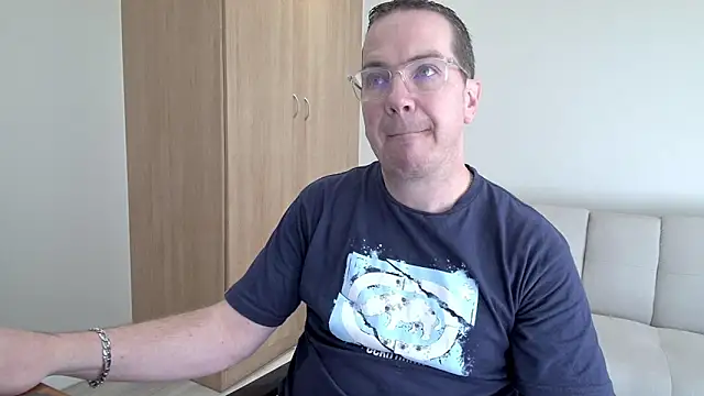 Snapshot of BrettJ81 chatting on 05-09-26, 12:10 BrettJ81 online show from 05-09-26, 12:10