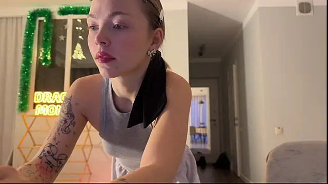 Snapshot of Aliceimhorny chatting on 12-10-24, 12:27 Aliceimhorny online show from 12-10-24, 12:27