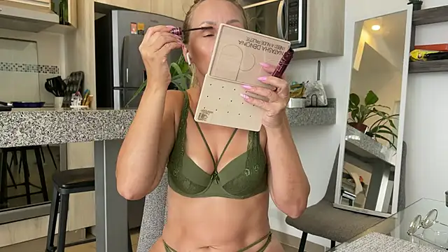 Snapshot of mommy_nadin chatting on 01-09-25, 08:44 mommy nadin online show from 01-09-25, 08:44