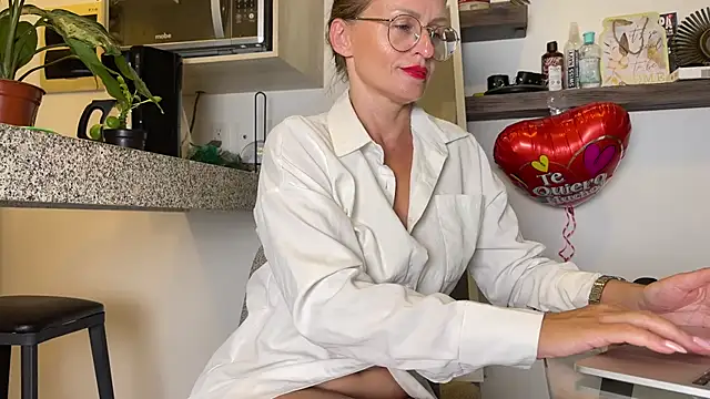 Snapshot of mommy_nadin chatting on 02-24-25, 11:41 mommy nadin online show from 02-24-25, 11:41