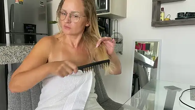 Snapshot of mommy_nadin chatting on 03-05-25, 07:49 mommy nadin online show from 03-05-25, 07:49