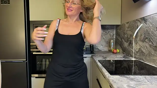 Snapshot of mommy_nadin chatting on 10-13-25, 05:02 mommy nadin online show from 10-13-25, 05:02