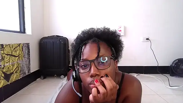 Snapshot of Ashaichious chatting on 10-17-25, 06:32 Ashaichious online show from 10-17-25, 06:32