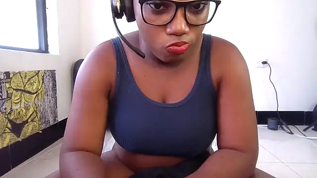 Snapshot of Ashaichious chatting on 11-04-25, 06:29 Ashaichious online show from 11-04-25, 06:29